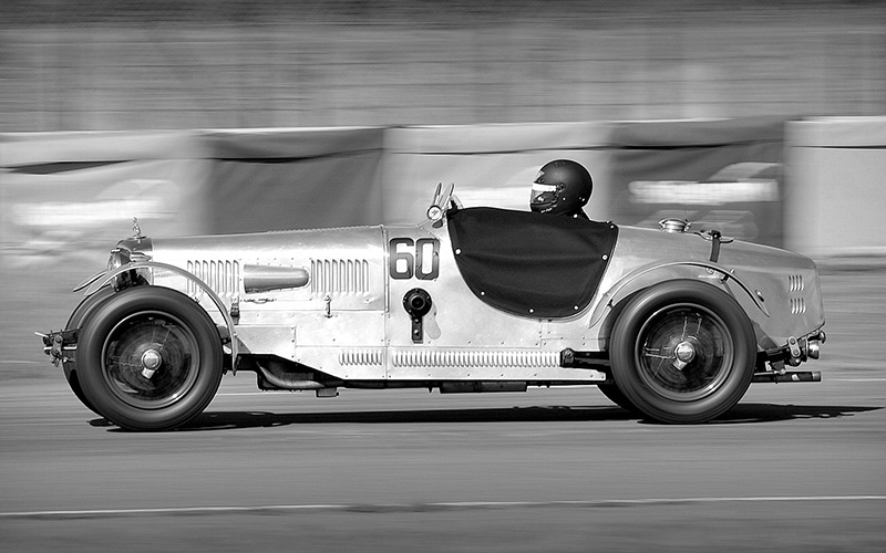 Bild eines alten Rennwagens (Ende der 1950er) mit aerodynamischer Form